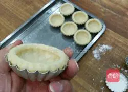 Illustration of how to make puff pastry egg tarts 6