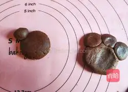 Illustration of how to make bear paw biscuits 11