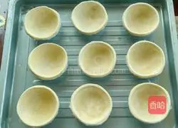 Illustration of how to make baked egg tarts 1