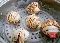 Illustration of how to make bean paste rolls 14