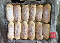 Illustration of how to make tiramisu finger biscuits 9