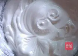 Illustration of how to make chiffon cake 3