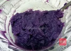 Illustration of how to make purple sweet potato porridge 4