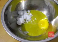 Illustration of how to make baby whole egg yolk cookies 1