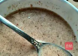 Illustration of how to make red dates and walnut dew 5