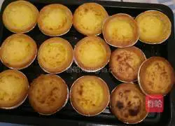 Illustration of how to make coconut peel and sesame egg tarts 6