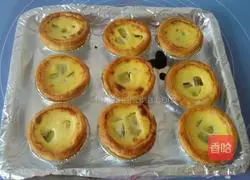 Illustration of how to make kiwi egg tart 8