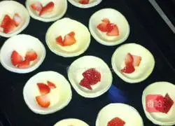 Strawberry Egg Tart Illustration of how to do it 2