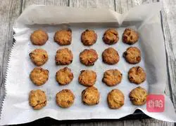 Illustration of how to make raisin oatmeal cookies 17