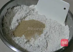 Illustration of how to make banana yogurt chocolate scone 2