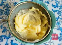 Illustration of how to make potato cheese balls 4