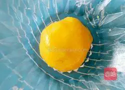 Illustration of how to make pine biscuits 4