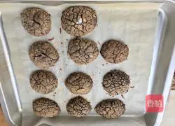 Illustration of how to make cracked cookies 7