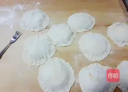 Illustration of how to make small cheese pie 10