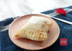 Illustration of how to make banana pie with dumpling skin 9