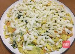 Illustration of how to make three-color baked egg pie 10