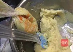 Illustration of how to make blue canned soufflé cookies 7