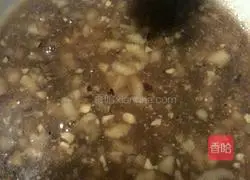 Illustration of making red date and walnut dew 7