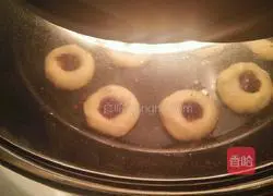 Illustration of how to make jam cookies 12