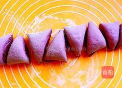 Illustration of how to make purple sweet potato rolls 12