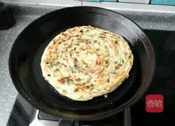 Illustration of how to make scallion pancake 15 
