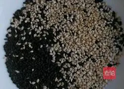 Illustration of how to make brown sugar, sesame and coconut biscuits 2