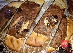 Illustration of how to make Haakon pie (traditional iron plate version of Haakon cake) 12