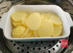 Cheese Baked Mashed Potatoes Recipe Illustration 2