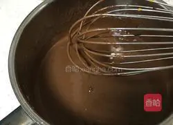Illustration of how to make oil-free cocoa chiffon cake 9