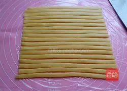 Illustration of how to make braided biscuits with strawberry jam filling 11