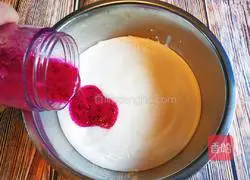 Illustration of how to make dragon fruit pure yogurt mousse 9