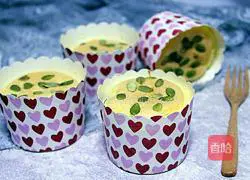 Illustration of how to make pumpkin seed cupcakes 14