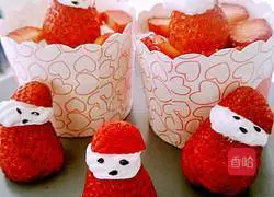 Illustration of how to make cup strawberry cake 4