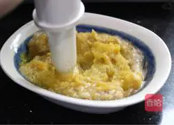 Illustration of how to make pumpkin banana cheese balls 7