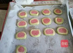 Illustration of how to make watermelon biscuits 14