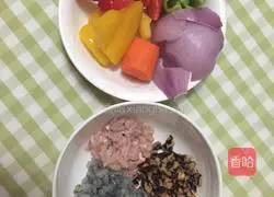 Illustration of how to make colorful pepper minced meat egg tarts 2