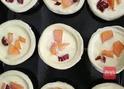 Illustration of how to make papaya and red date egg tarts 7