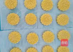 Illustration of how to make egg yolk biscuits 13