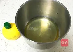 Illustration of how to make oil-free cocoa chiffon cake 10