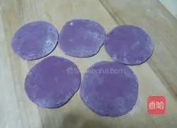 Illustration of how to make purple sweet potato roses 10