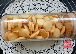 Illustration of how to make egg yolk biscuits 12