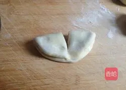 Illustration of how to make love bean paste buns 13