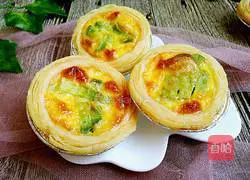 Illustration of how to make avocado egg tart 14