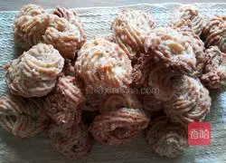 Illustration of how to make rose cookies 5