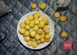 Illustration of how to make egg yolk cookies 17