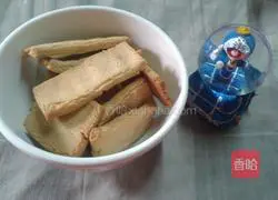 Illustration of how to make rich condensed milk biscuits 4