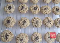 Illustration of how to make walnut cake 14