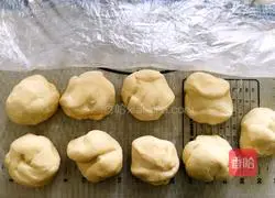 Illustration of how to make piggy bean paste buns 3