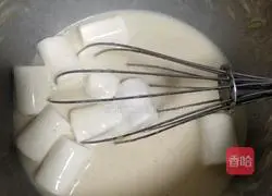 Illustration of how to make homemade cream-filled chiffon cake 4