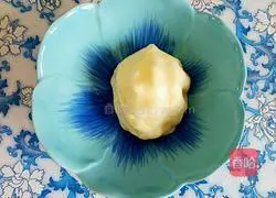 Illustration of how to make potato cheese balls 6